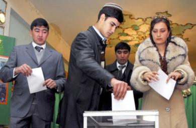ناخبون يدلون باصواتهم لاختيار رئيسهم الجديد