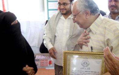 مدير التحرير يتسلم شهادة تقديرية من جمعية تنمية المرأة والبيئة مدير التحرير يتسلم شهادة تقديرية من جمعية تنمية المرأة والبيئة