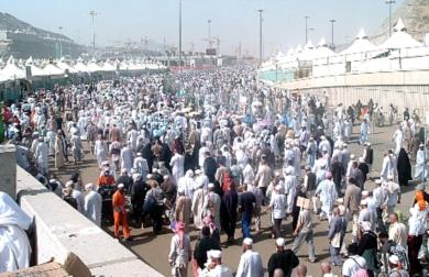 حجاج من بقاع العالم يتجهون لرمي الجمرات حجاج من بقاع العالم يتجهون لرمي الجمرات