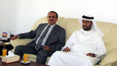 محافظ عدن وممثل هيئة الهلال الأحمر الإماراتي باليمن في لقاء ودي محافظ عدن وممثل هيئة الهلال الأحمر الإماراتي باليمن في لقاء ودي