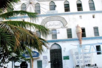 مبنى المركز الثقافي بغيل باوزير الذي كان قبل ذلك المدرسة الوسطى العريقة
مبنى المركز الثقافي بغيل باوزير الذي كان قبل ذلك المدرسة الوسطى العريقة