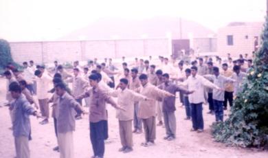 الطابور الصباحي بثانوية الشهيد جسار بالروضة الطابور الصباحي بثانوية الشهيد جسار بالروضة