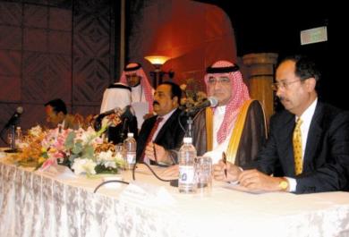 من اليمين: عبدالكريم الأرحبي وزير التخطيط ويليه الشيخ صالح التركي رئيس الغرفة التجارية بجدة وسالم صالح محمد مستشار رئيس الجمهورية وعبدالله مرعي بن محفوظ في رئاسة المنتدى أمس من اليمين: عبدالكريم الأرحبي وزير التخطيط ويليه الشيخ صالح التركي رئيس الغرفة التجارية بجدة وسالم صالح محمد مستشار رئيس الجمهورية وعبدالله مرعي بن محفوظ في رئاسة المنتدى أمس
