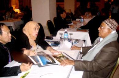 جانب من لقاء رجال الاعمال اليمنيين والماليزيين جانب من لقاء رجال الاعمال اليمنيين والماليزيين