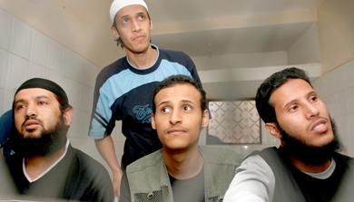 جانب من المتهمين في قفص الاتهام جانب من المتهمين في قفص الاتهام