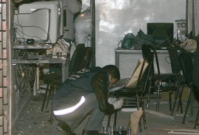 البحث عن ادلة داخل المقهى