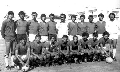 وجدي أنور الأول وقوفا من اليسار في صفوف المنتخب الوطني وجدي أنور الأول وقوفا من اليسار في صفوف المنتخب الوطني