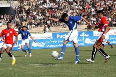 هجمة أوزبكية على مرمى منتخبنا هجمة أوزبكية على مرمى منتخبنا