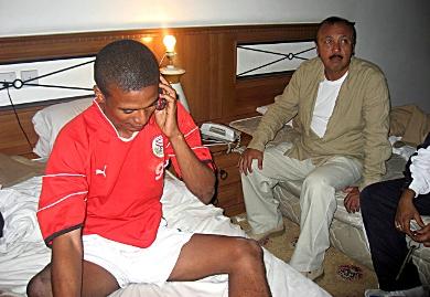 لاعب منتخبنا ريان هيكل بعد أن تجاوز الأزمة بوجود مدرب المنتخب لاعب منتخبنا ريان هيكل بعد أن تجاوز الأزمة بوجود مدرب المنتخب