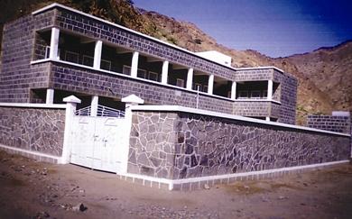 مدرسة (حمّة) الحديثة والمكونة من ستة فصول مدرسة (حمّة) الحديثة والمكونة من ستة فصول