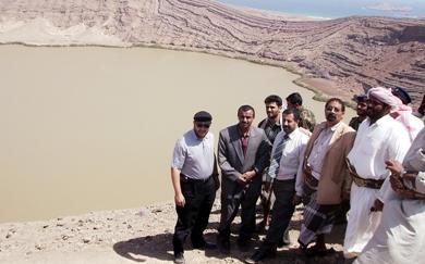 محافظ شبوة في بحيرة الشروان محافظ شبوة في بحيرة الشروان