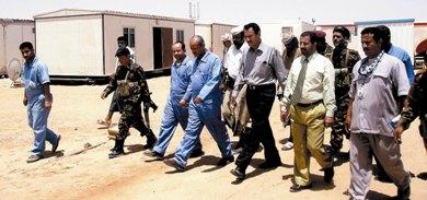 خلال زيارة محافظ شبوة إلى إحدى الشركات النفطية العاملة في المحافظة خلال زيارة محافظ شبوة إلى إحدى الشركات النفطية العاملة في المحافظة