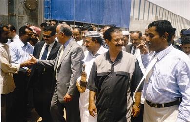 مدير الصندوق أثناء زيارته مصنع الحديد بلحج مدير الصندوق أثناء زيارته مصنع الحديد بلحج