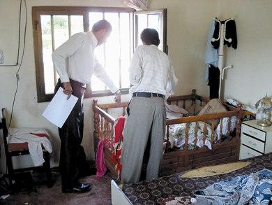 خبير التكنيك الجنائي بمعية رجال الأمن في مسرح الجريمة خبير التكنيك الجنائي بمعية رجال الأمن في مسرح الجريمة