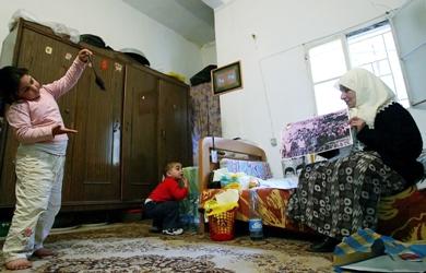لاجئون فلسطينيون في احد المخيمات في لبنان