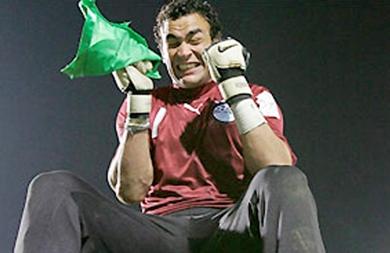 الصدفة جعلت من الحضري يسجل هدفا لن يتكرر لو أعيد 20 ألف مرة الصدفة جعلت من الحضري يسجل هدفا لن يتكرر لو أعيد 20 ألف مرة