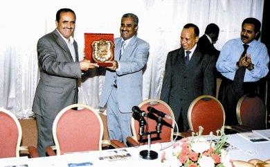 أثناء تكريم محافظ عدن من قبل وزير التعليم العالي أثناء تكريم محافظ عدن من قبل وزير التعليم العالي
