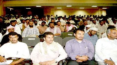 جانب من الحضور في الندوة أمس جانب من الحضور في الندوة أمس