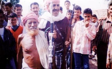 الغلابي مع بعض أولاده وحفدته في حفل عرس بالقرية الغلابي مع بعض أولاده وحفدته في حفل عرس بالقرية