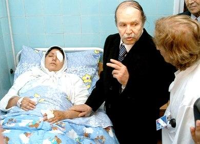 الرئيس الجزائري عبدالعزيز بوتفليقة يتفقد إحدى المصابات في الاعتداء الذي استهدف قصر الحكومة في 11 أبريل الرئيس الجزائري عبدالعزيز بوتفليقة يتفقد إحدى المصابات في الاعتداء الذي استهدف قصر الحكومة في 11 أبريل