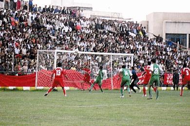 هدف اليرموك في مرمى الأهلي هدف اليرموك في مرمى الأهلي