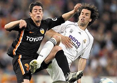 لقطة من مباراة ريال مدريد وفالنسيا التي انتهت لصالح الريال 2/1 لقطة من مباراة ريال مدريد وفالنسيا التي انتهت لصالح الريال 2/1