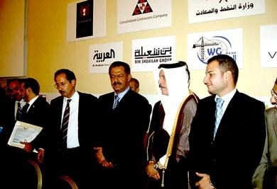 رئيس الوزراء يشهد توقيع اتفاقية تطوير المنطقة الحرة بعدن رئيس الوزراء يشهد توقيع اتفاقية تطوير المنطقة الحرة بعدن