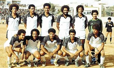 فيصل في صفوف طليعة تعز أول الجالسين يمينا فيصل في صفوف طليعة تعز أول الجالسين يمينا