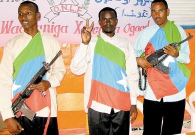 صورة أخذت في 15 أغسطس 2006 بمقديشو لمقاتلي الجبهة الوطنية لتحرير أوجادن في الاحتفال بالذكرى 22 لقيام الجبهة تعهدوا فيه بقتال أثيوبيا صورة أخذت في 15 أغسطس 2006 بمقديشو لمقاتلي الجبهة الوطنية لتحرير أوجادن في الاحتفال بالذكرى 22 لقيام الجبهة تعهدوا فيه بقتال أثيوبيا