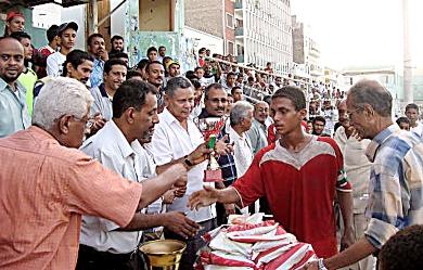 قائد ناشئة التلال يتسلم كأس الوصيف قائد ناشئة التلال يتسلم كأس الوصيف