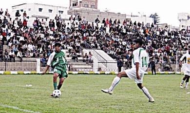 خط الوسط لعب دورا في صناعة الهجمات اليرموكية بإتقان خط الوسط لعب دورا في صناعة الهجمات اليرموكية بإتقان