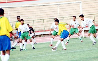 طلال في إحدى مبارياته مع فريق 22 مايو طلال في إحدى مبارياته مع فريق 22 مايو