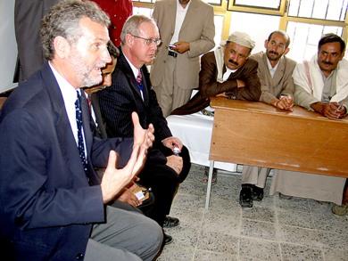 ويجتمع بمجلس الآباء ويجتمع بمجلس الآباء