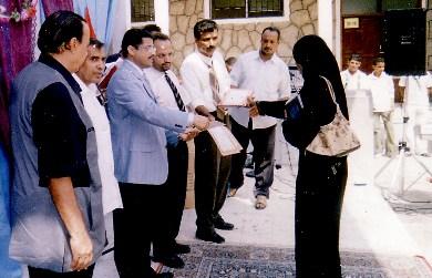 أثناء تكريم إحدى المعلمات النموذجيات أثناء تكريم إحدى المعلمات النموذجيات