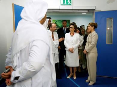 سوزان مبارك أثناء زيارته لدبي