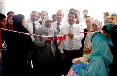 وزيرة الشؤون الاجتماعية ونائب محافظ عدن يفتتحان الورش المهنية لذوي الإعاقة وزيرة الشؤون الاجتماعية ونائب محافظ عدن يفتتحان الورش المهنية لذوي الإعاقة