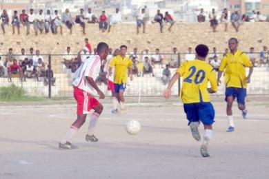 لاعبو الشعب أتقنوا أدوارهم فحققوا الفوز لاعبو الشعب أتقنوا أدوارهم فحققوا الفوز