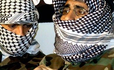 صورة من الارشيف لشاكر العبسي (يمين ) صورة من الارشيف لشاكر العبسي (يمين )