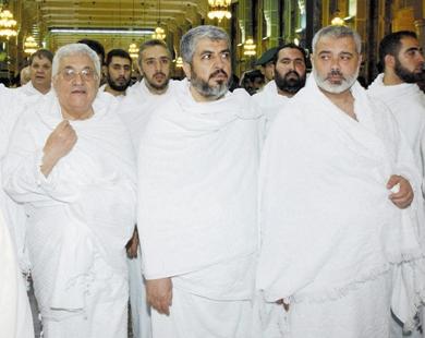محمود عباس وخالد مشعل واسماعيل هنية أثناء أدائهم مناسك العمرة وتوقيع اتفاقية مكة محمود عباس وخالد مشعل واسماعيل هنية أثناء أدائهم مناسك العمرة وتوقيع اتفاقية مكة