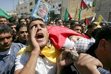 تشييع جثمان الشهيد شادي المطور أمس