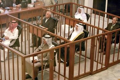 المتهمين أثناء محاكمتهم