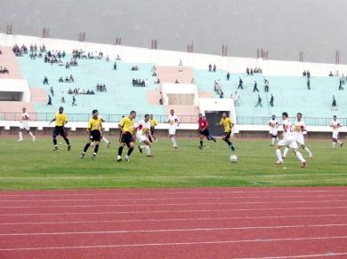 الاتحاد هاجم الصقر من كل الجوانب الاتحاد هاجم الصقر من كل الجوانب
