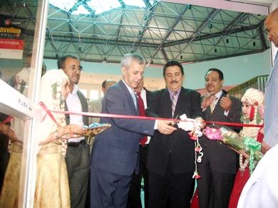 افتتاح المعرض من قبل وكيل وزارة الصناعة والتجارة افتتاح المعرض من قبل وكيل وزارة الصناعة والتجارة