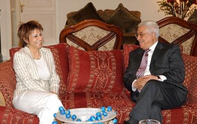 رئيسة الكنيست الإسرائيلي داليا ايتسيك والرئيس الفلسطيني محمود عباس