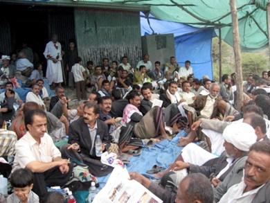من الاحتفالات المقامة احتفاء بخروج المحتجزين من السجن من الاحتفالات المقامة احتفاء بخروج المحتجزين من السجن