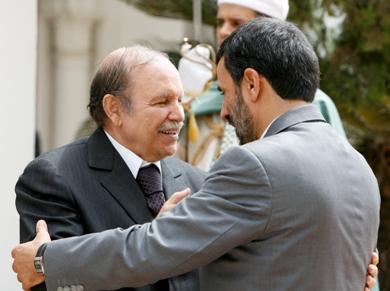 الرئيس الجزائري عبد العزيز بوتفليقة يودع الرئيس الايراني محمود احمدي نجاد