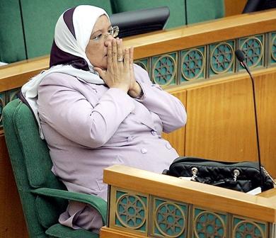 وزيرة الصحة الكويتية معصومة المبارك