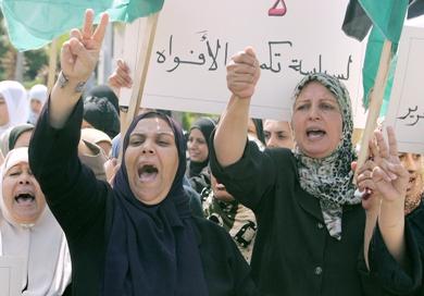 جانب من النساء المشاركات في التظاهرة