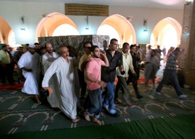 تشييع جثمان أيمن اسماعيل إلى مثواه الاخير