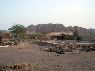 وأخرى من الطوب والأحجار وأخرى من الطوب والأحجار